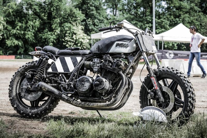Honda special col serbatoio a strisce e le tassellate