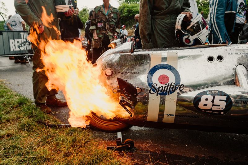 Fiammata dallo scarico dello streamliner Spitfire #85