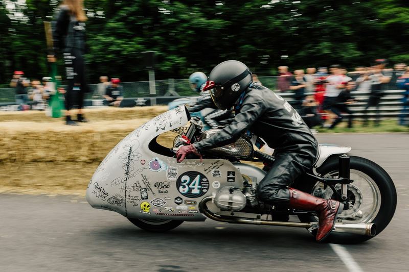 Streamliner #34 lanciato sul rettilineo